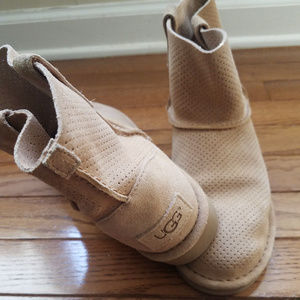 Ugg Womens Classic Mini Perforated Leather Size 7